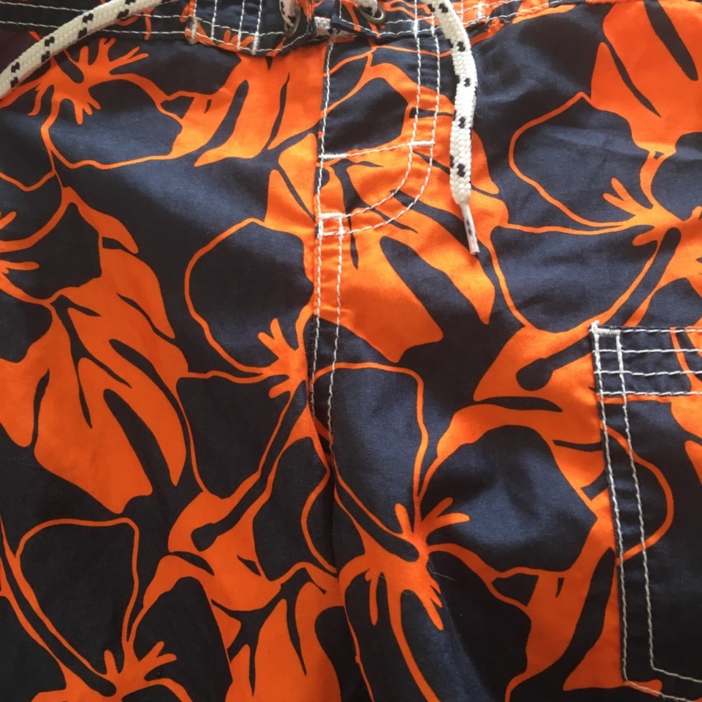 FINAL MARKDOWN Little boy’s Oshkosh swim trunks 3t